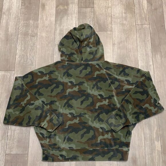 American Eagle Oversized Cropped Camouflage Hoodie - Picture 2 of 5